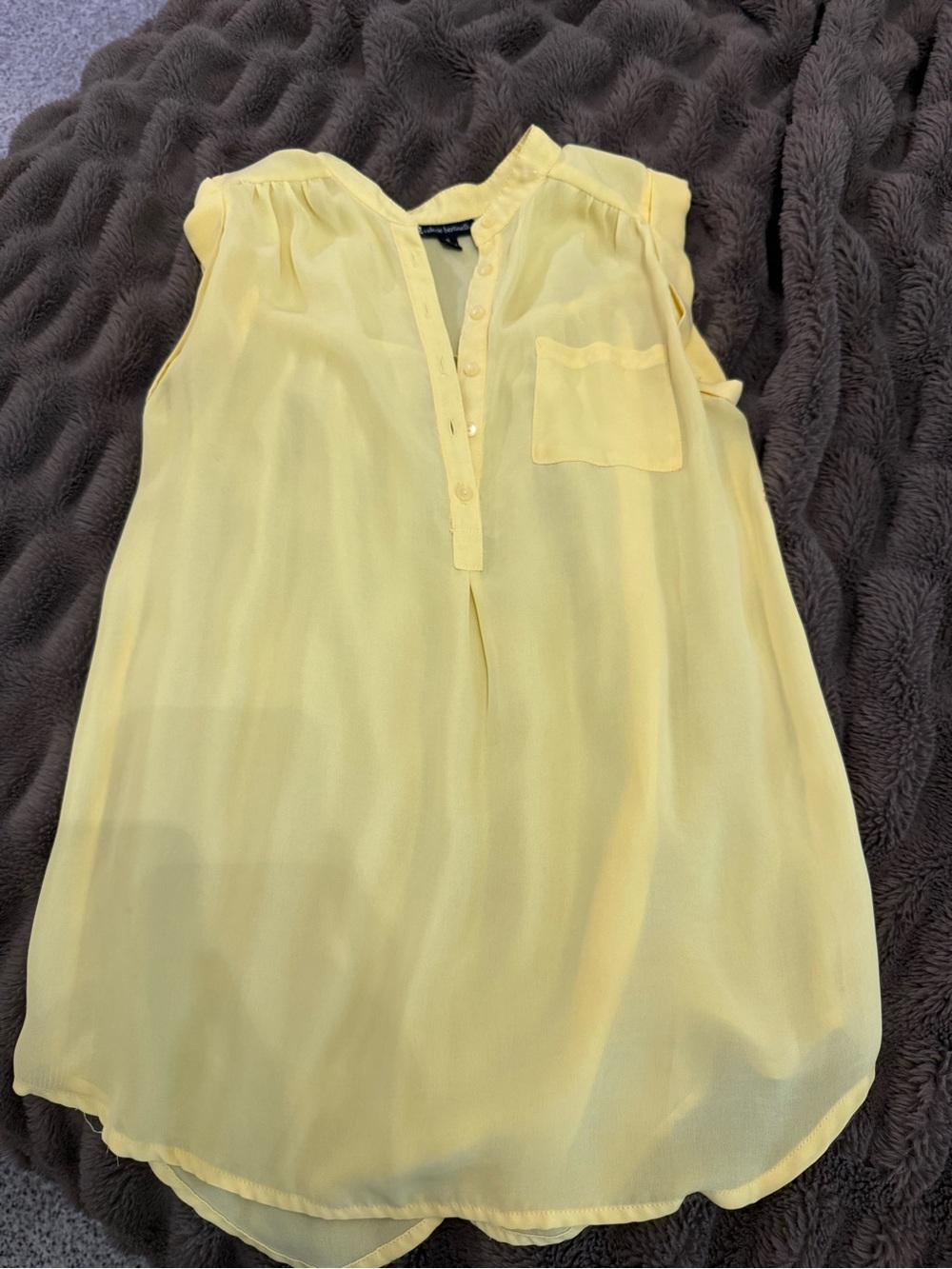 Light Yellow Sleeveless Split-Neck Blouse - Small